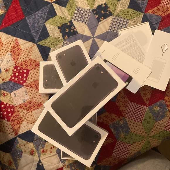 iPhone 7 - Picture 3 of 5